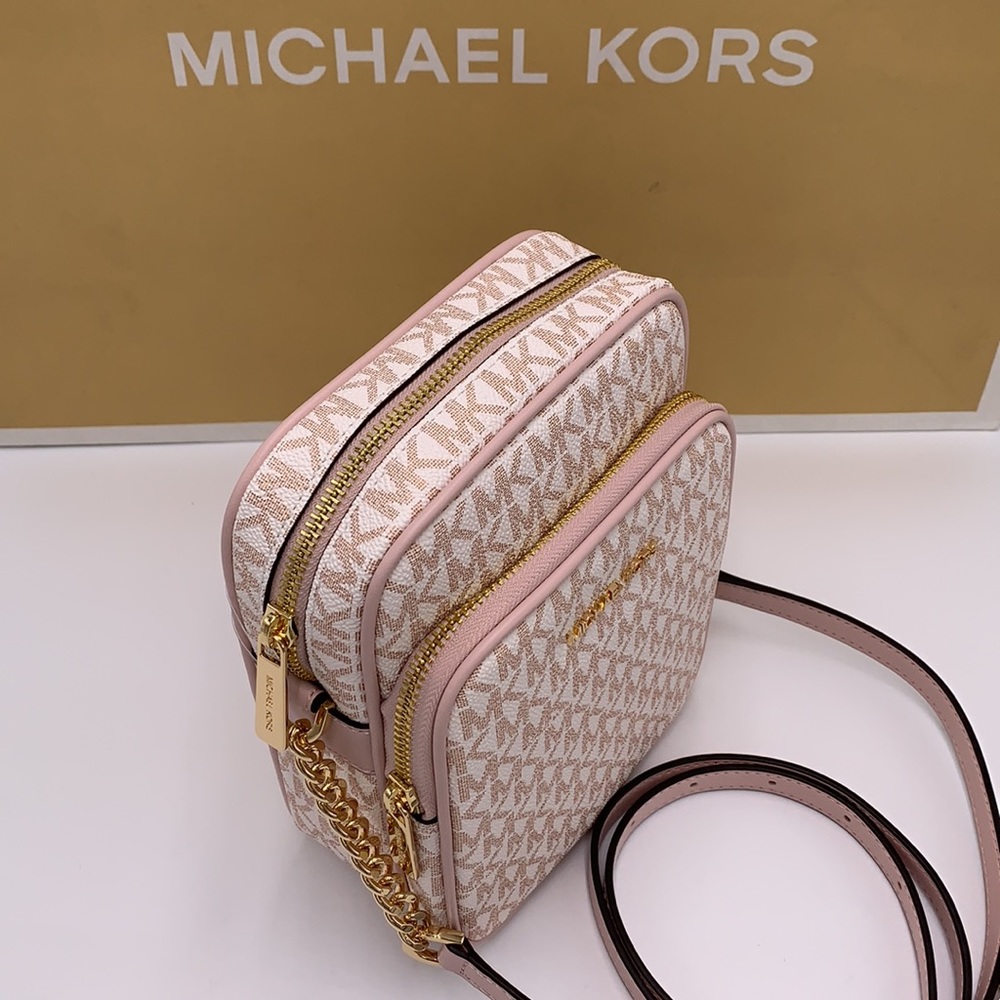 MICHAEL KORS
Jet Set Travel Md Signature Logo Crossbody
OPTIC WHITE/RS GOLD
NWT - Picture 5 of 16
